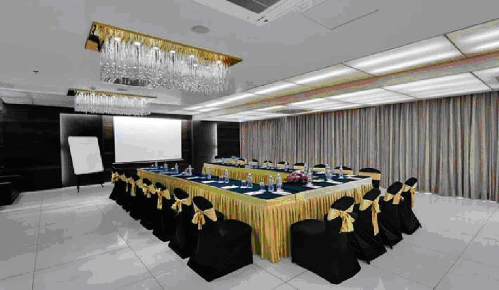 Comfort Inn Sunset Ahmedabad Extérieur photo