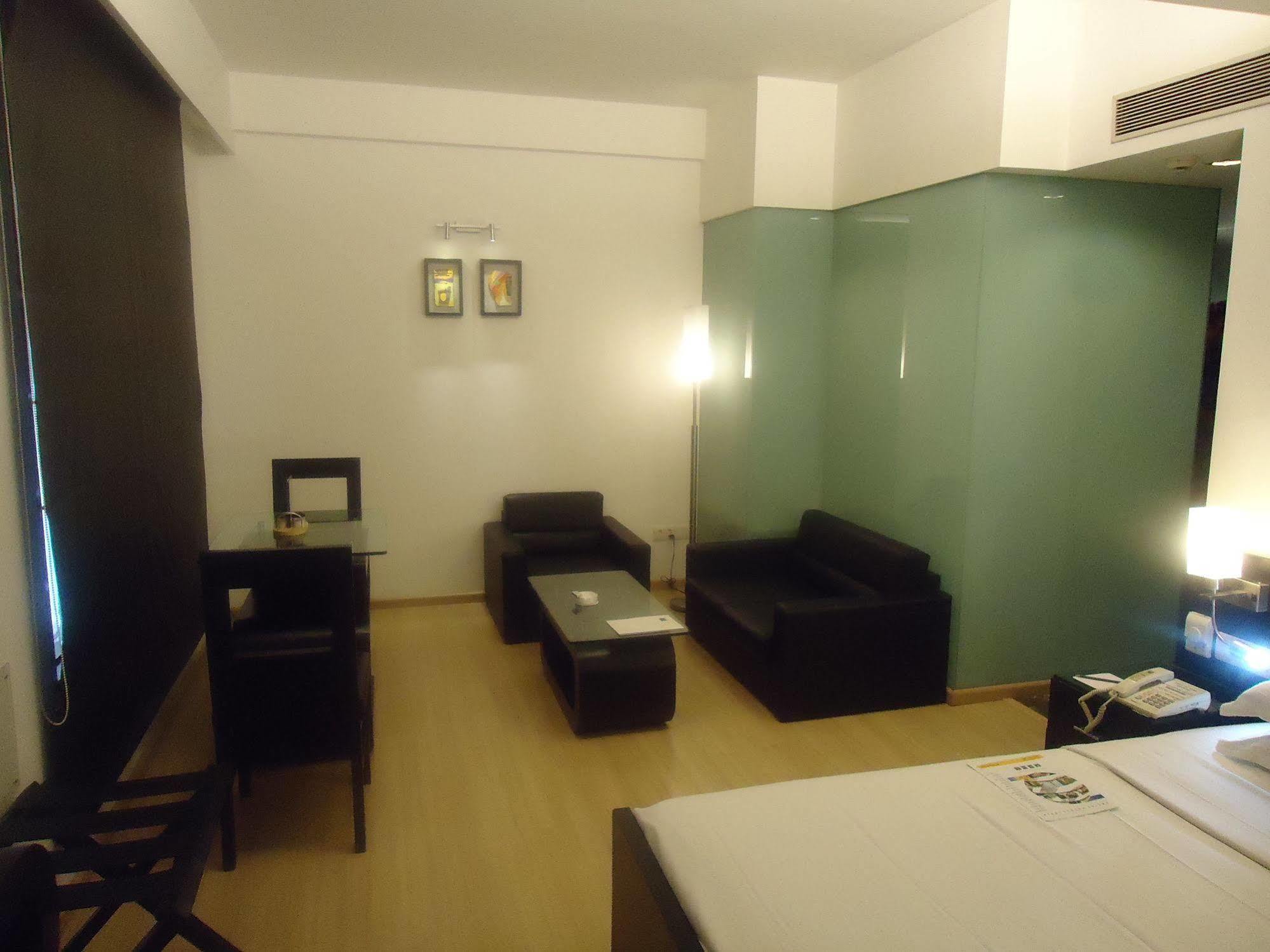 Comfort Inn Sunset Ahmedabad Extérieur photo