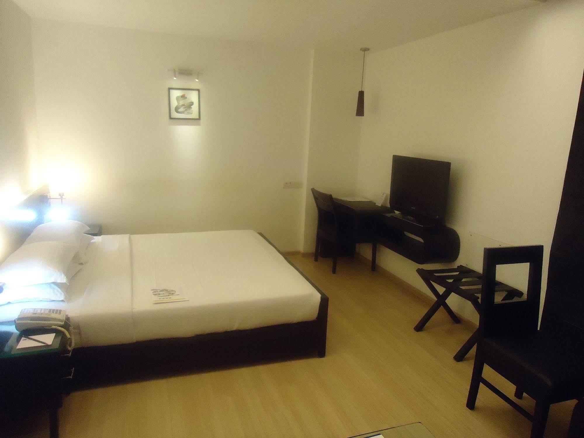 Comfort Inn Sunset Ahmedabad Extérieur photo